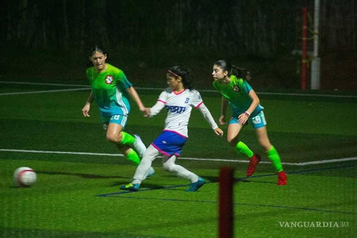 Saltillense brilla en futbol en NL