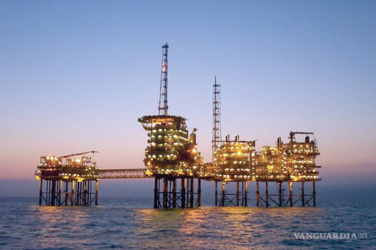 Fitch Ratings cambia a negativa perspectiva de calificación de Pemex