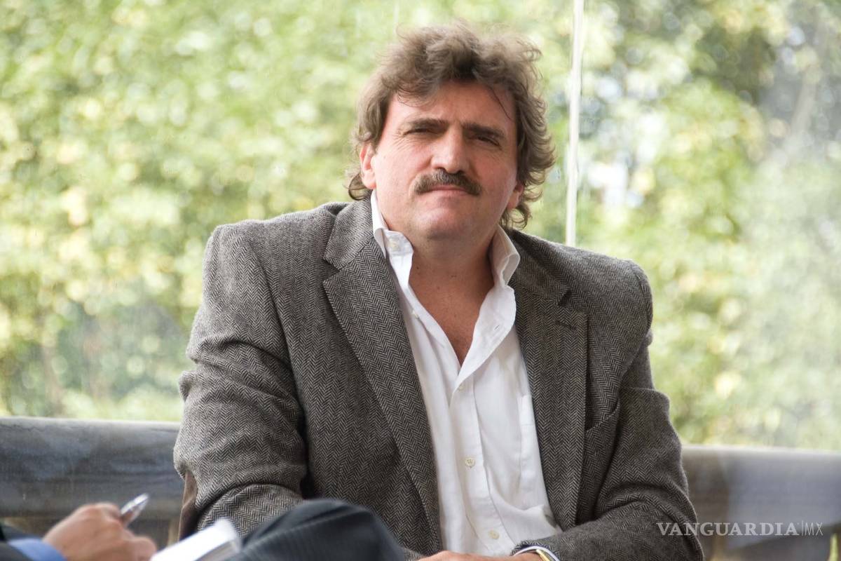 Diseccionan prosa de Enrique Serna