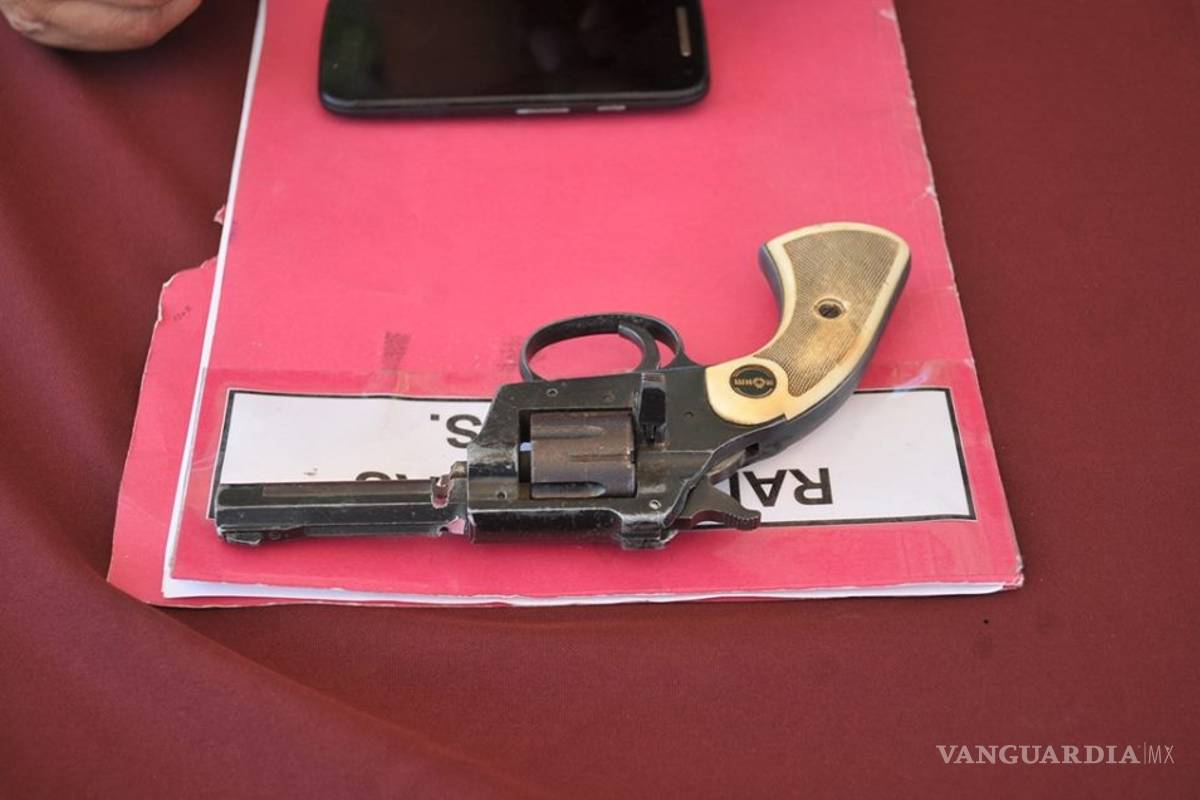 Ciudadanos de Monclova canjean 18 lanzagranadas en módulo de la Sedena