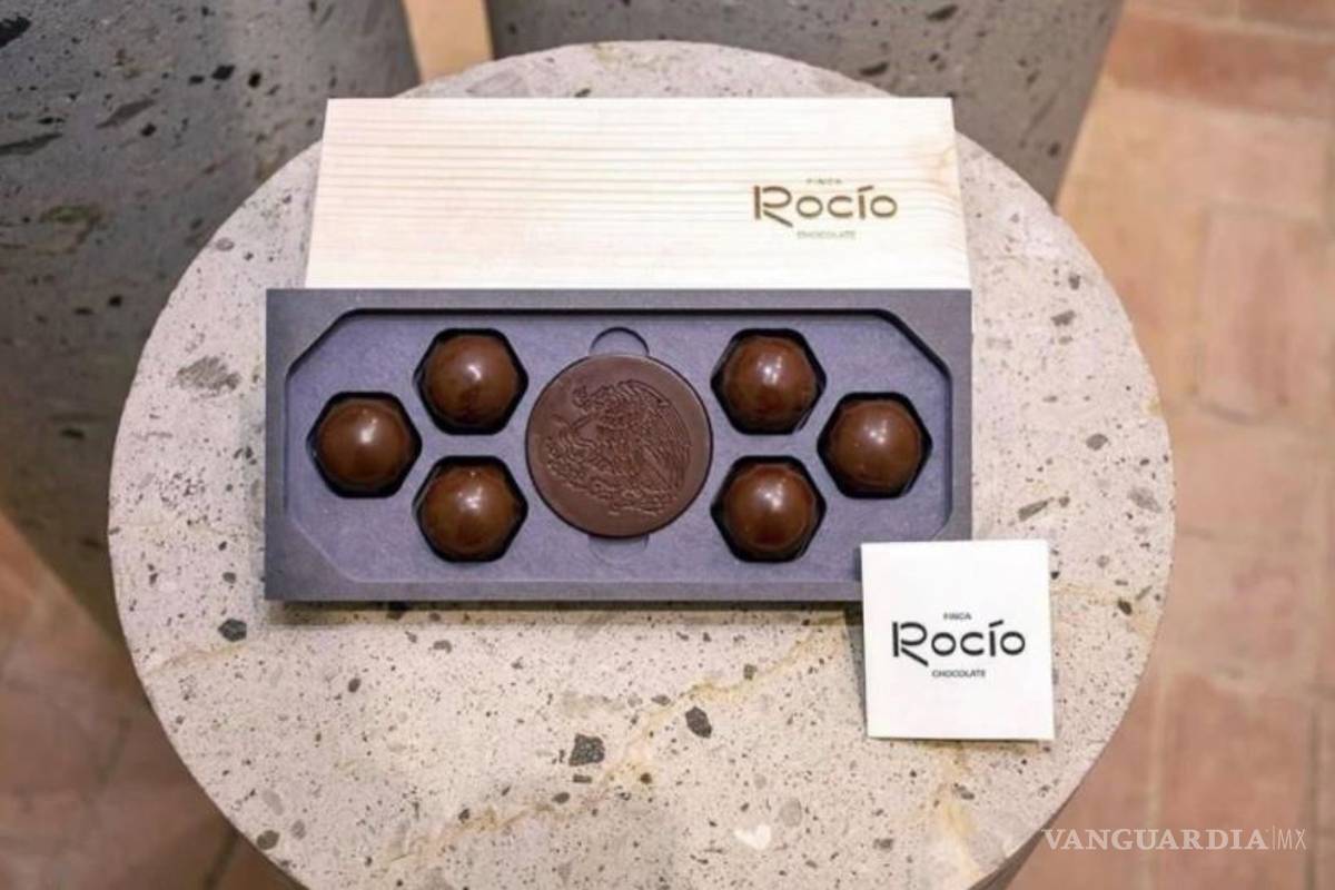 Hijos de AMLO usan el Escudo Nacional en sus chocolates... y los tunden en redes