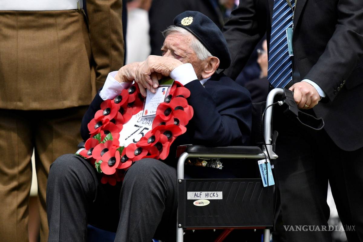 $!Minuto de silencio por los soldados caídos en Normandía