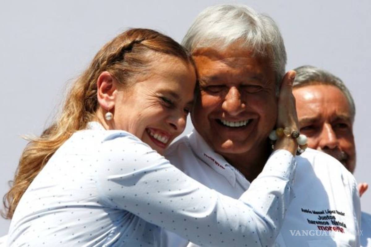 Beatriz Gutiérrez celebra 12 años de matrimonio con AMLO... y también nuevo libro