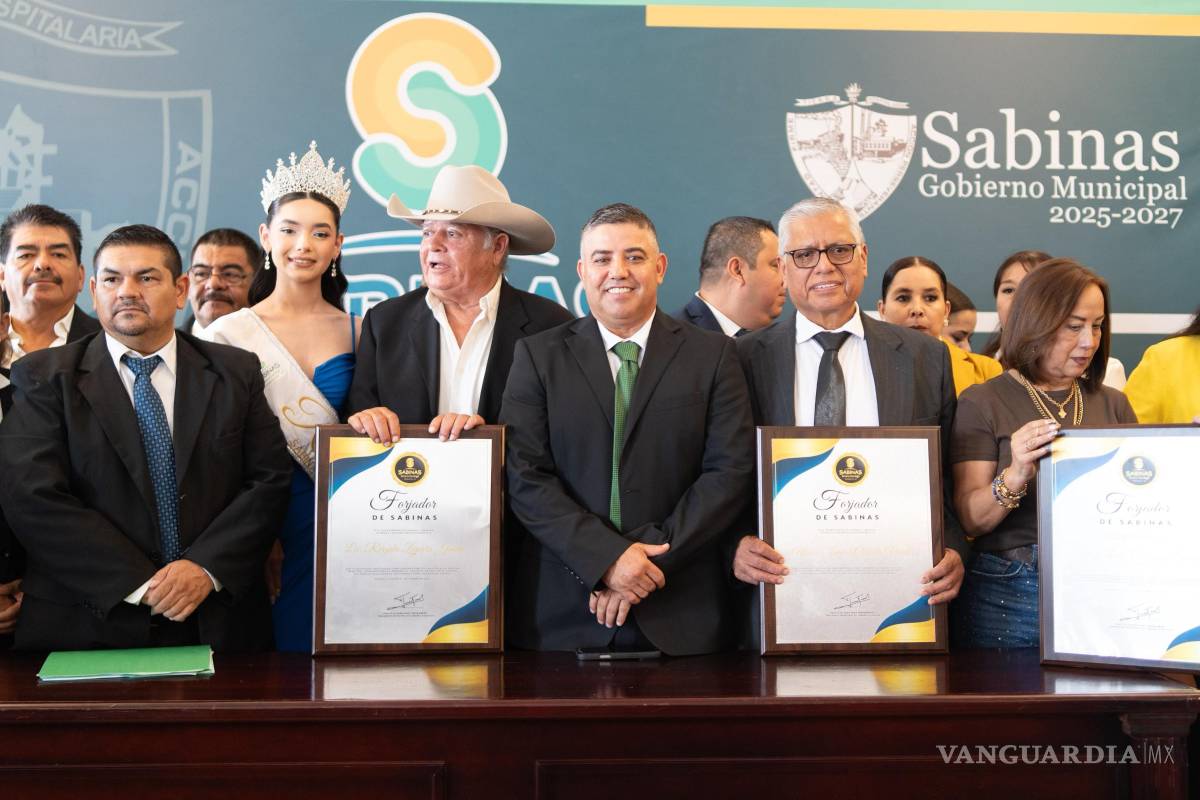 $!Sabinas celebra 83 años de su elevación a ciudad reconociendo a sus forjadores