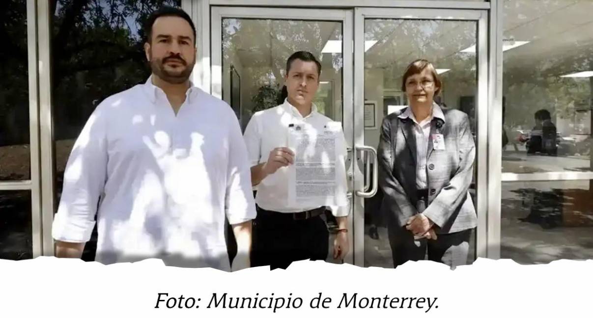 $!El Alcalde Luis Donaldo Colosio (der.) presentó la denuncia junto con su Secretario de Ayuntamiento, Agustín Basave.