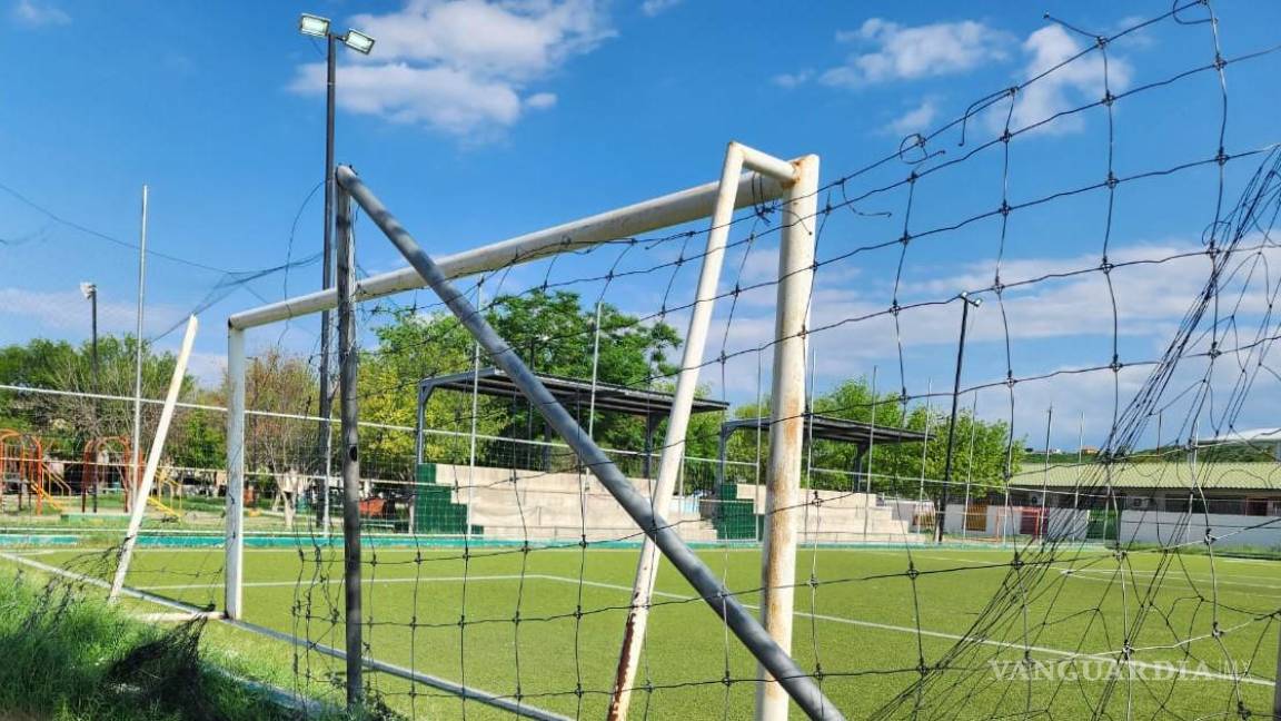 En Acuña son los mismos usuarios quienes dañan los campos deportivos