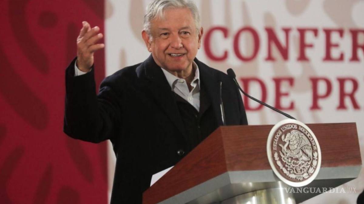 AMLO felicita a Cuarón por nominaciones de 'Roma' a los Oscar y recomienda película sin haberla visto