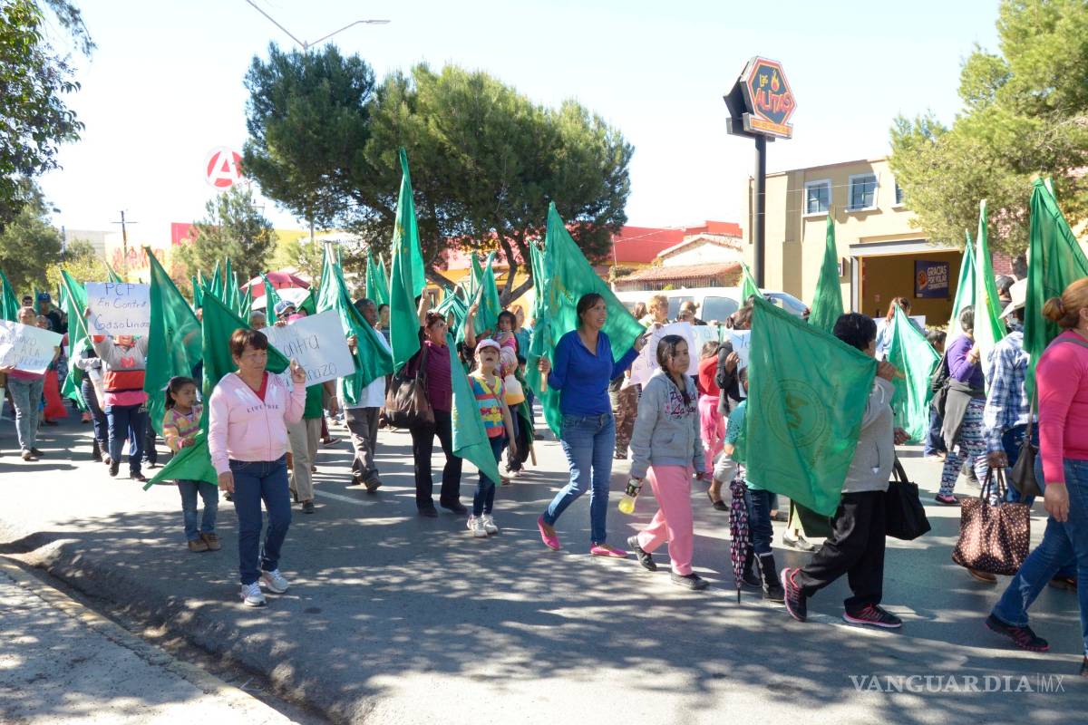Se manifiestan contra gasolinazo en Saltillo
