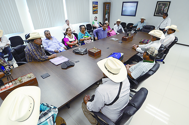 Se reúne asociación 'Francisco Villa' con funcionarios de la Conaza en Saltillo