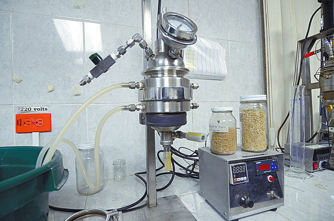 Crean en Ciencias Químicas de la UAdeC biocombustible sustituto de la gasolina