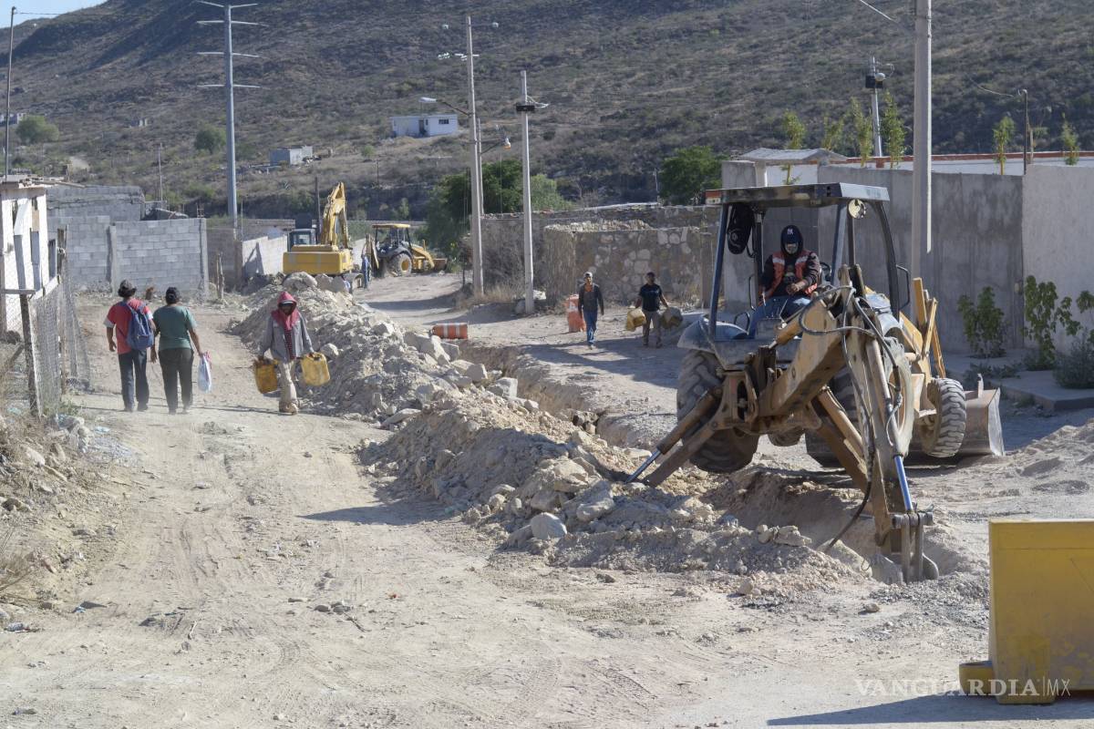 Llevan drenaje a la colonia Rincón de los Pastores, en Saltillo
