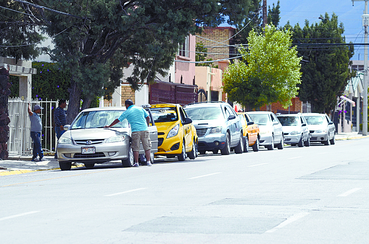 Regidora critica que Ayuntamiento de Saltillo cobre verificación vehicular