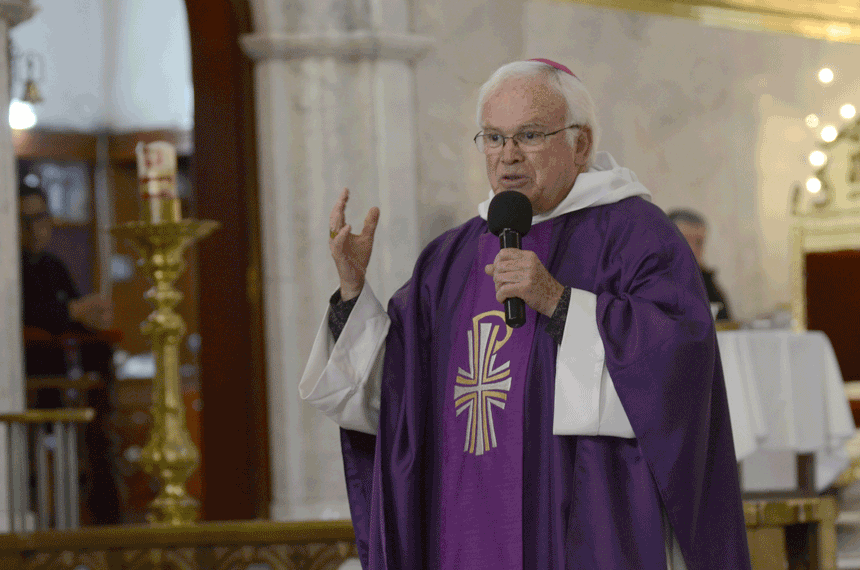 Celebra Obispo de Saltillo 72 años de vida