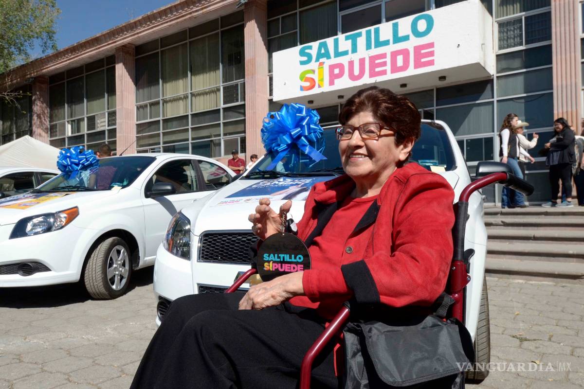 Entregan autos a ganadores de sorteo del Municipio de Saltillo