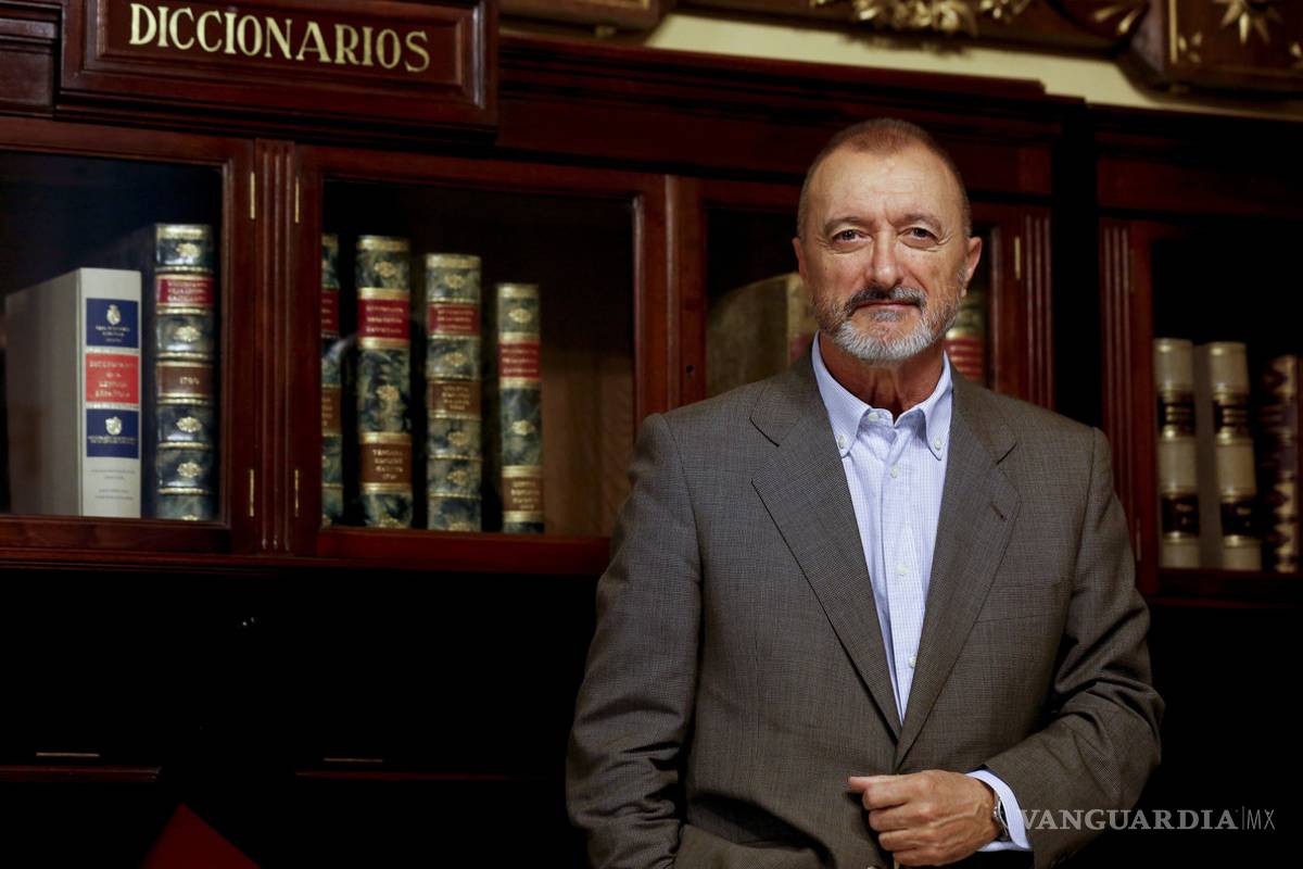 Por primera vez Arturo Pérez-Reverte aborda la Guerra Civil española en su nueva novela &quot;Línea de fuego&quot;