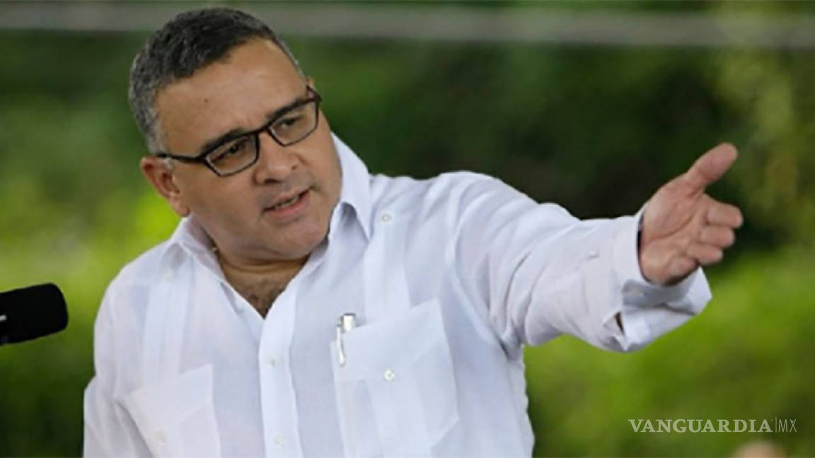 El Salvador: ordenan captura de expresidente Funes