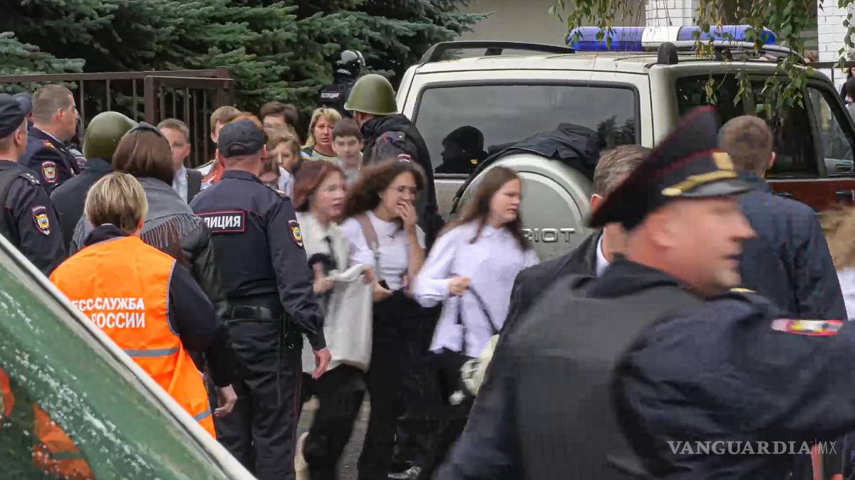 Hombre armado entra a una escuela y mata a 15 personas en Rusia