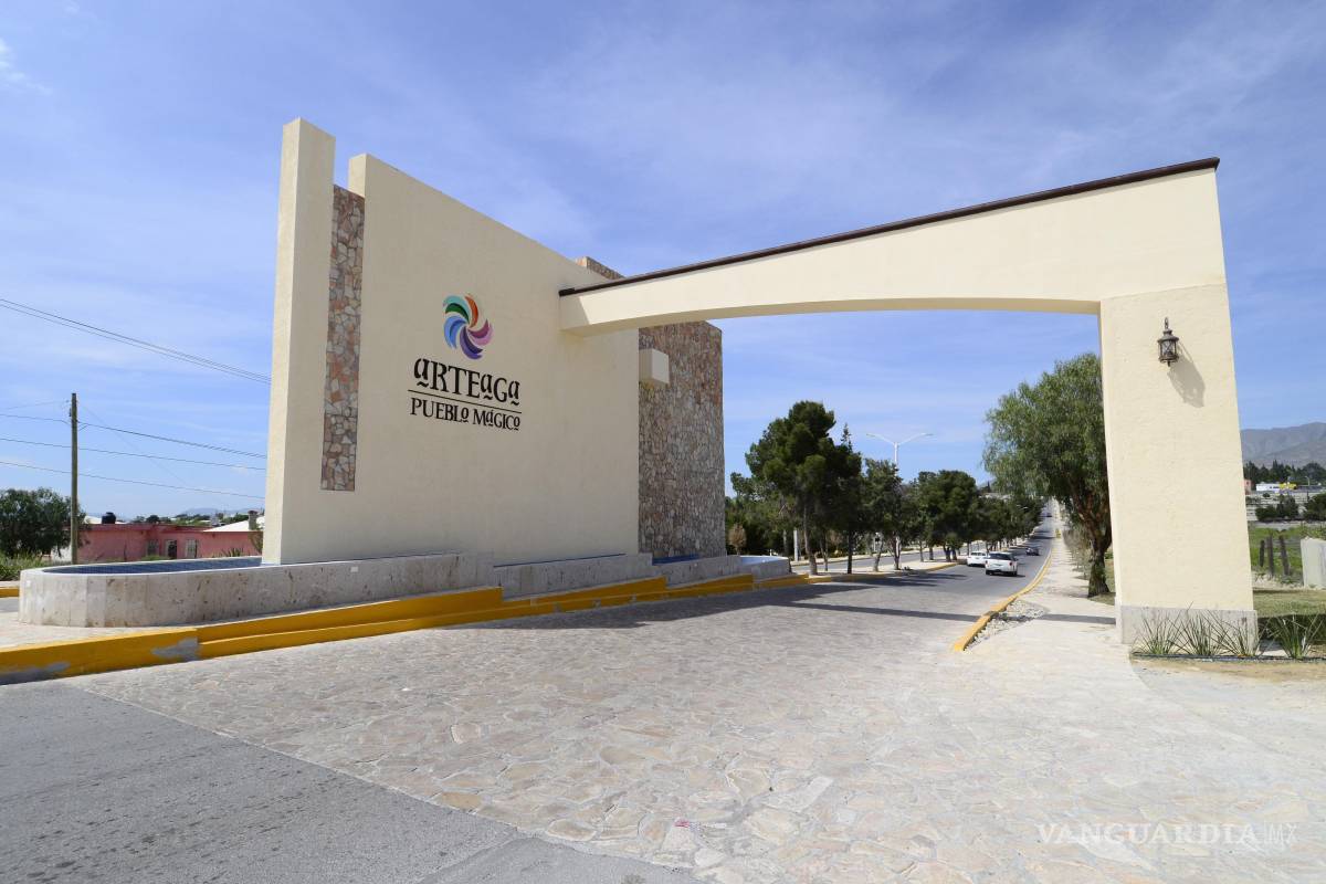 POLITICÓN: Arteaga, de pueblo mágico a pueblo en desvelo: habitantes exigen descanso ante palapas y fiestas sin regulación