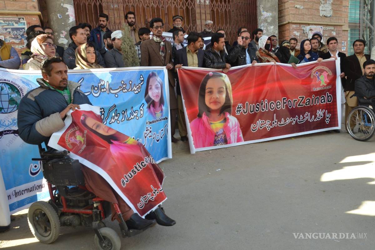 Miles protestan en Pakistán tras violación y asesinato de niña 8 años