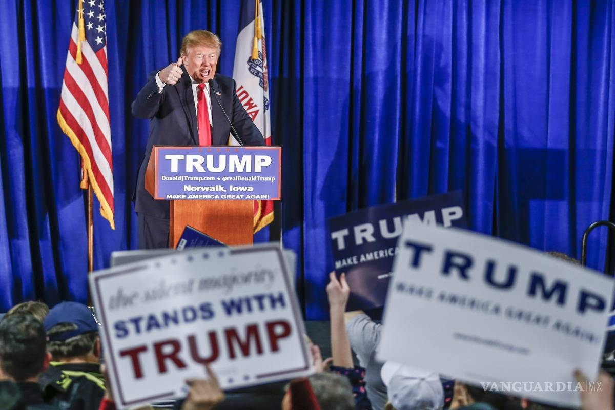 Donald Trump triunfa como héroe de... novela erótica gay