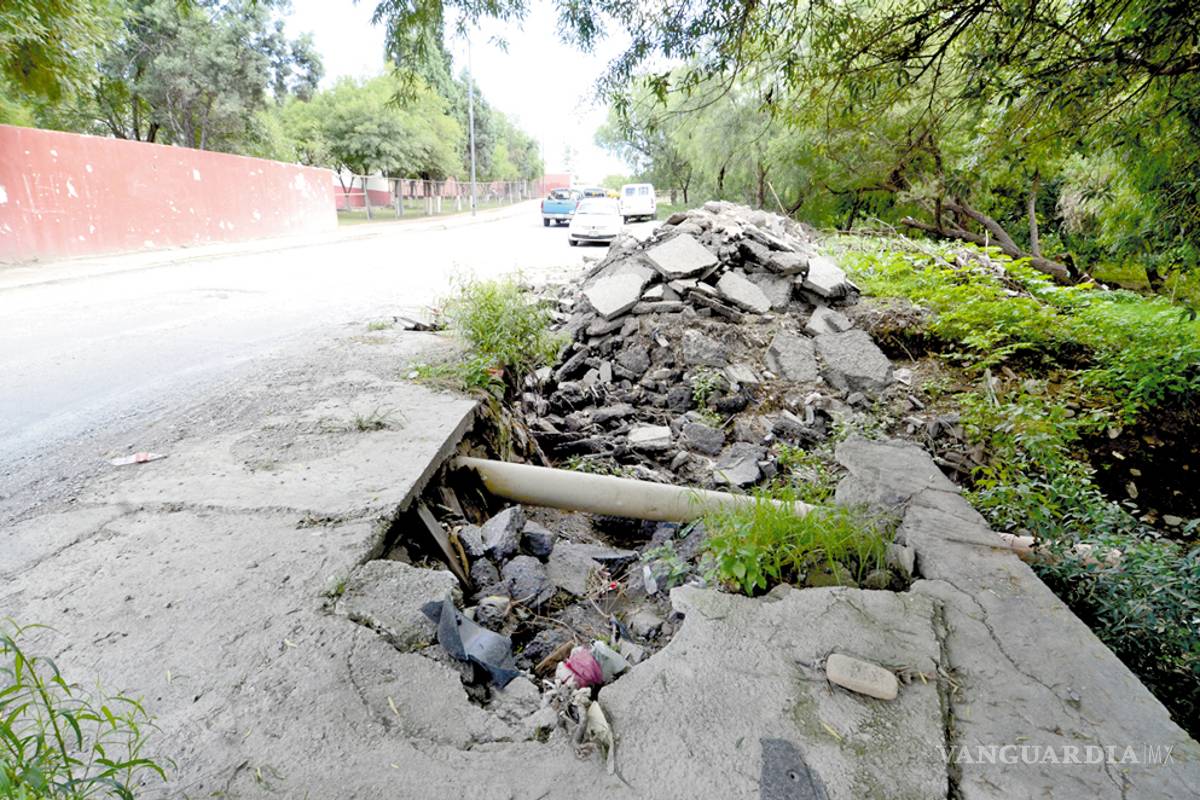 Utilizan arroyo de Saltillo como basurero público