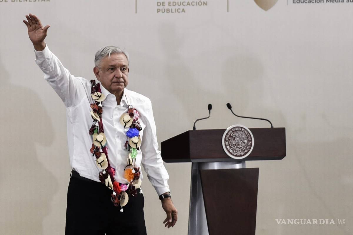 Con lucha contra corrupción y huachicol se pagan becas: AMLO