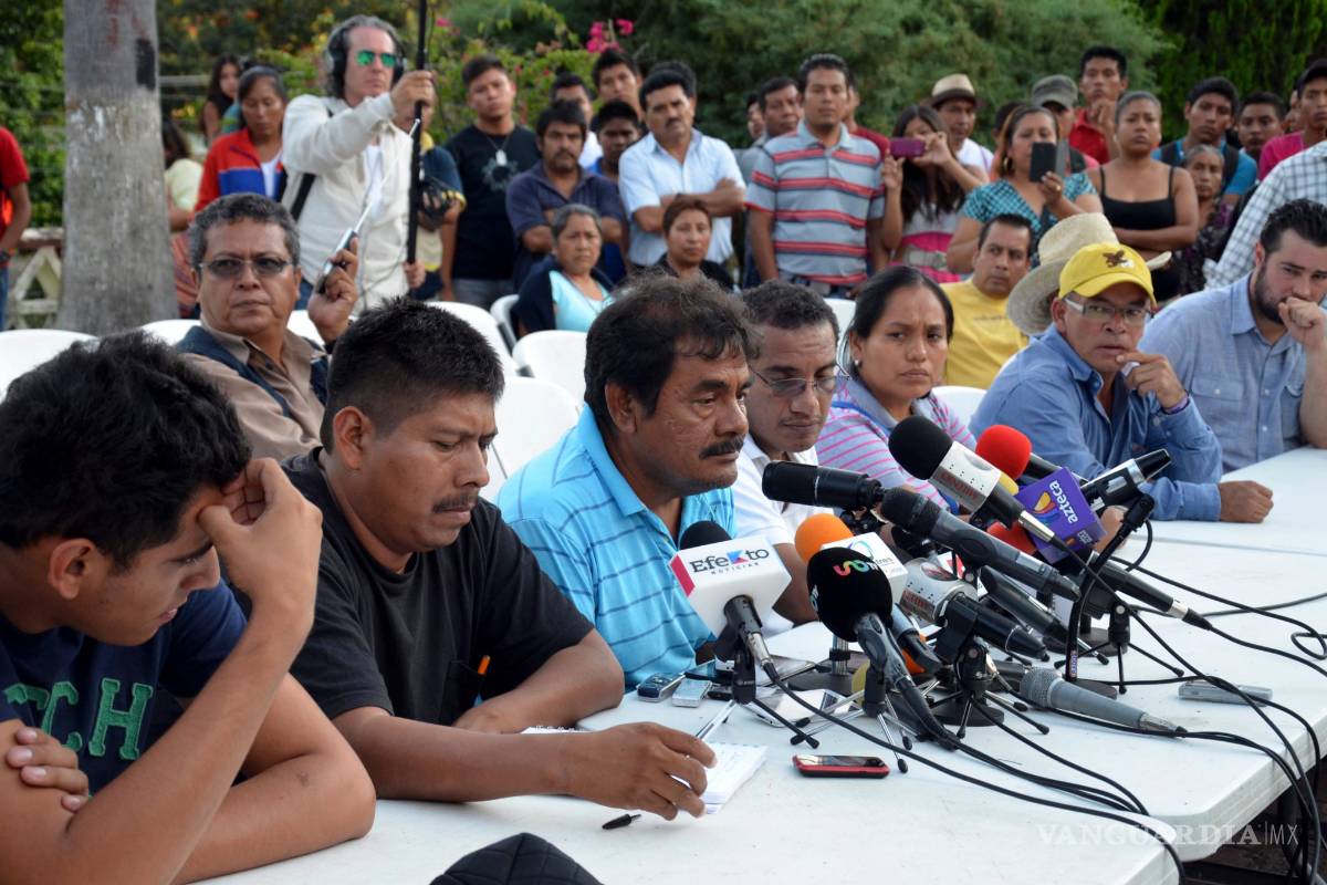 Padres de los 43 van por tercer millón de dólares para el GIEI