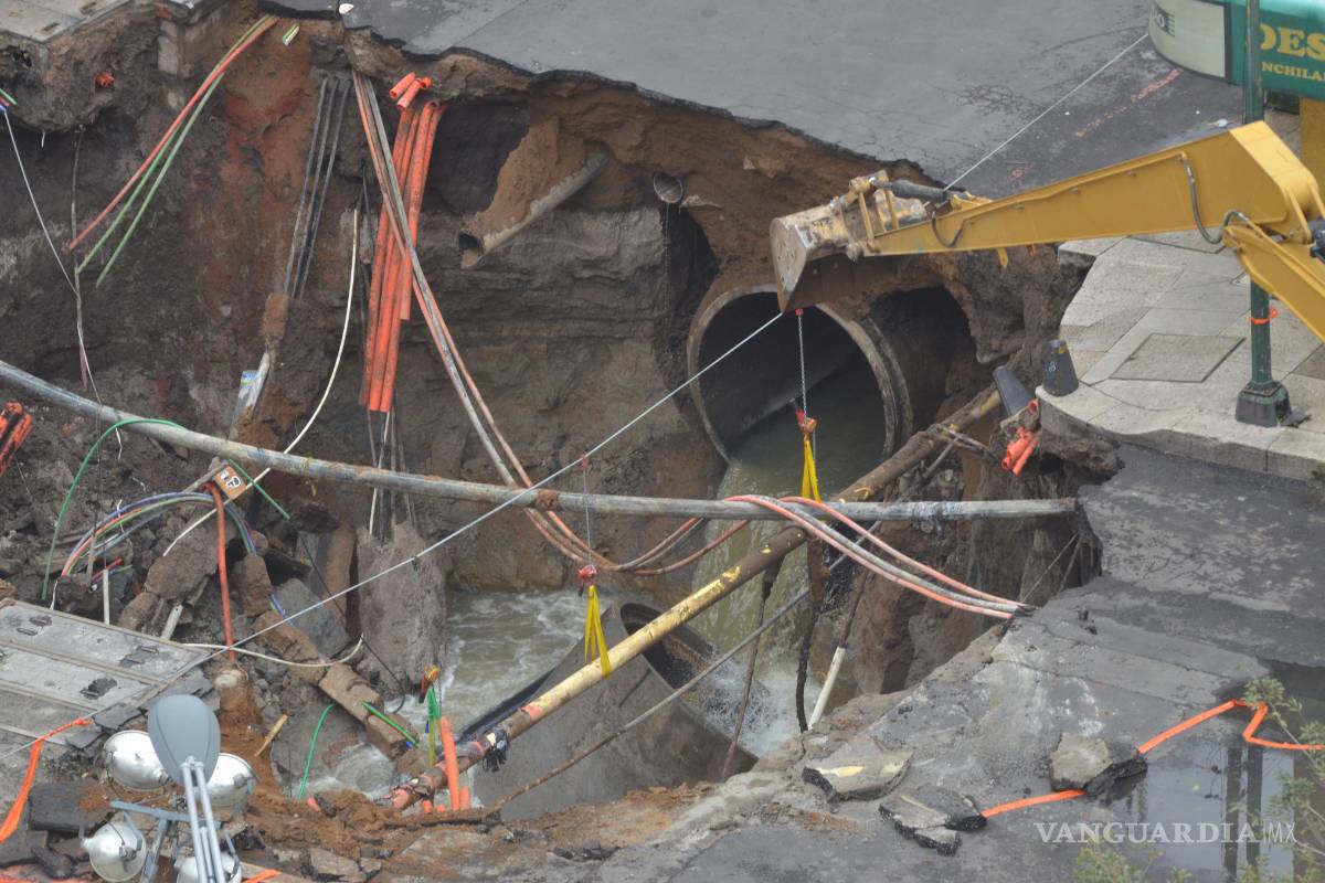 Se abre socavón de 5 metros de profundidad en Xochimilco