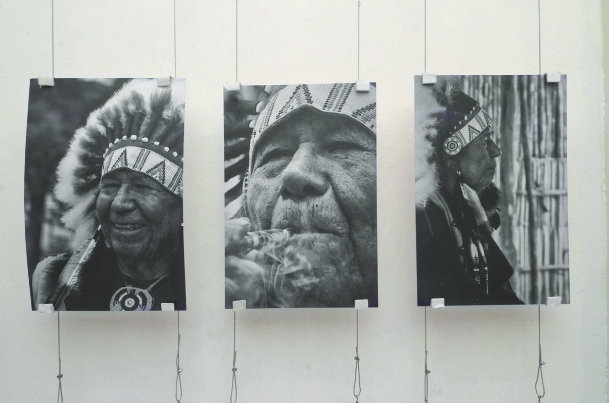 Exponen muestra fotográfica sobre la tribu Kikapú
