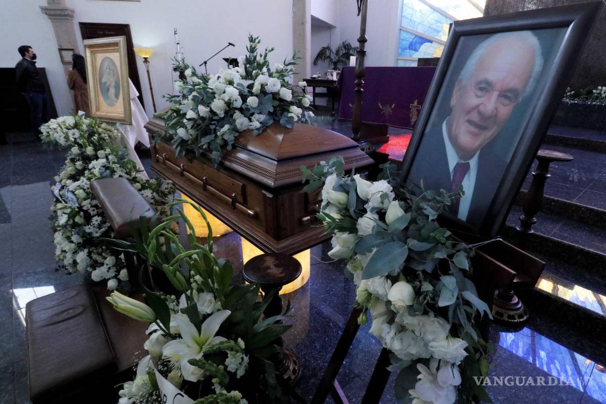 Dan último adiós al doctor Enrique Salinas en Saltillo