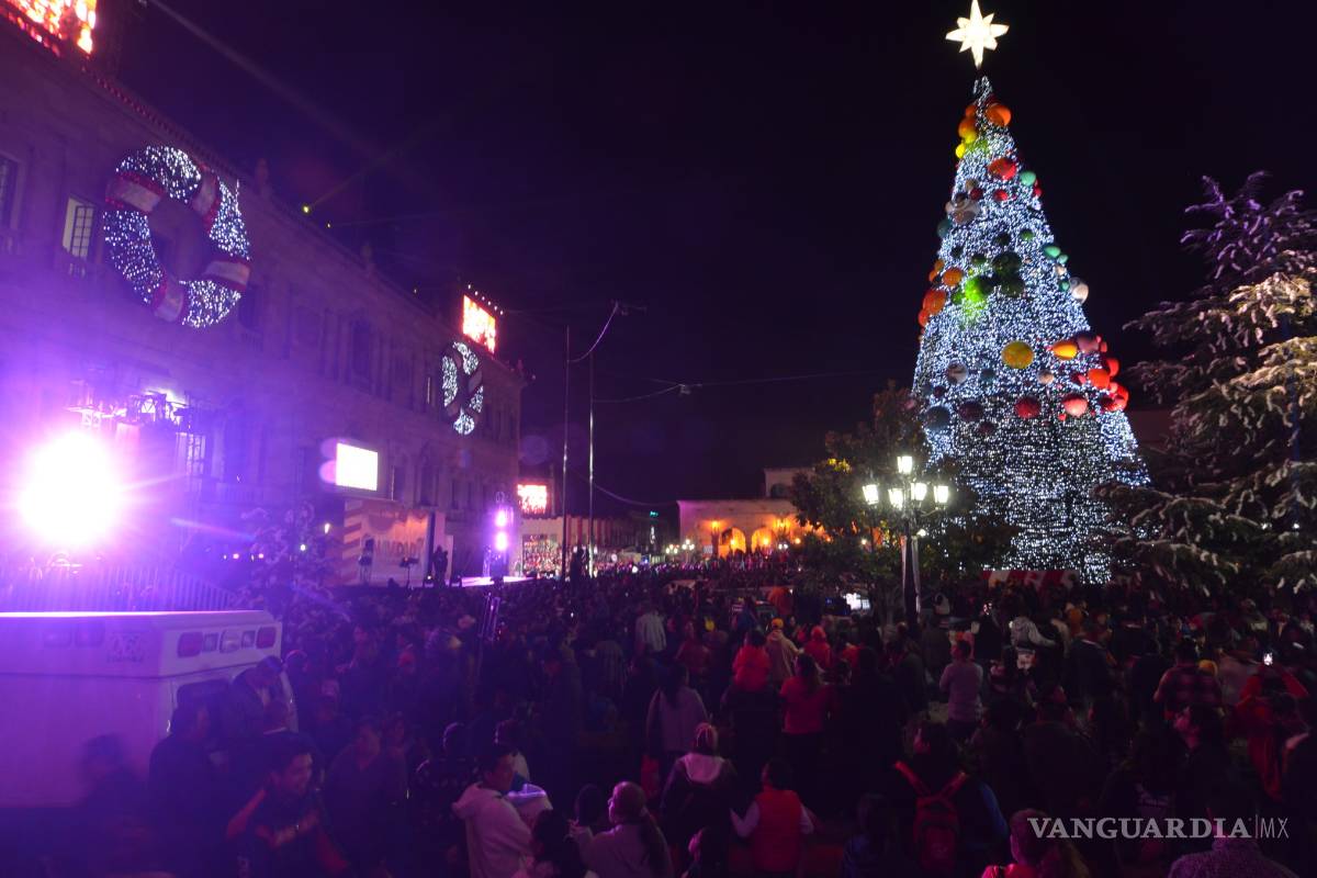 Hoy encenderán el pino navideño en Saltillo