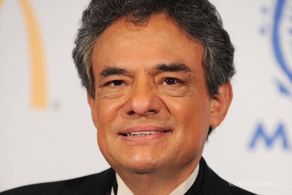 José José contempla duetos con Shakira y Ricky Martín