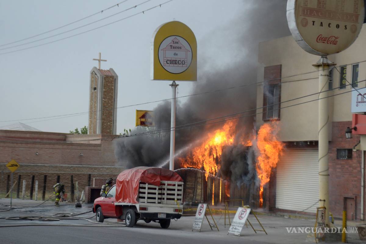 Se incendia Tacos Checo en Saltillo