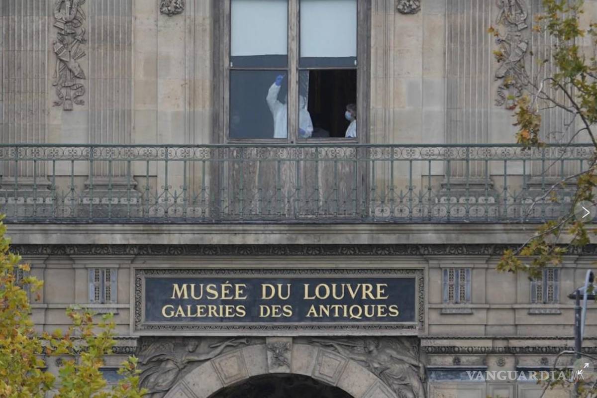 Las autoridades francesas admiten que ‘fracasaron’ en el robo del Louvre, la policía se queda sin pistas