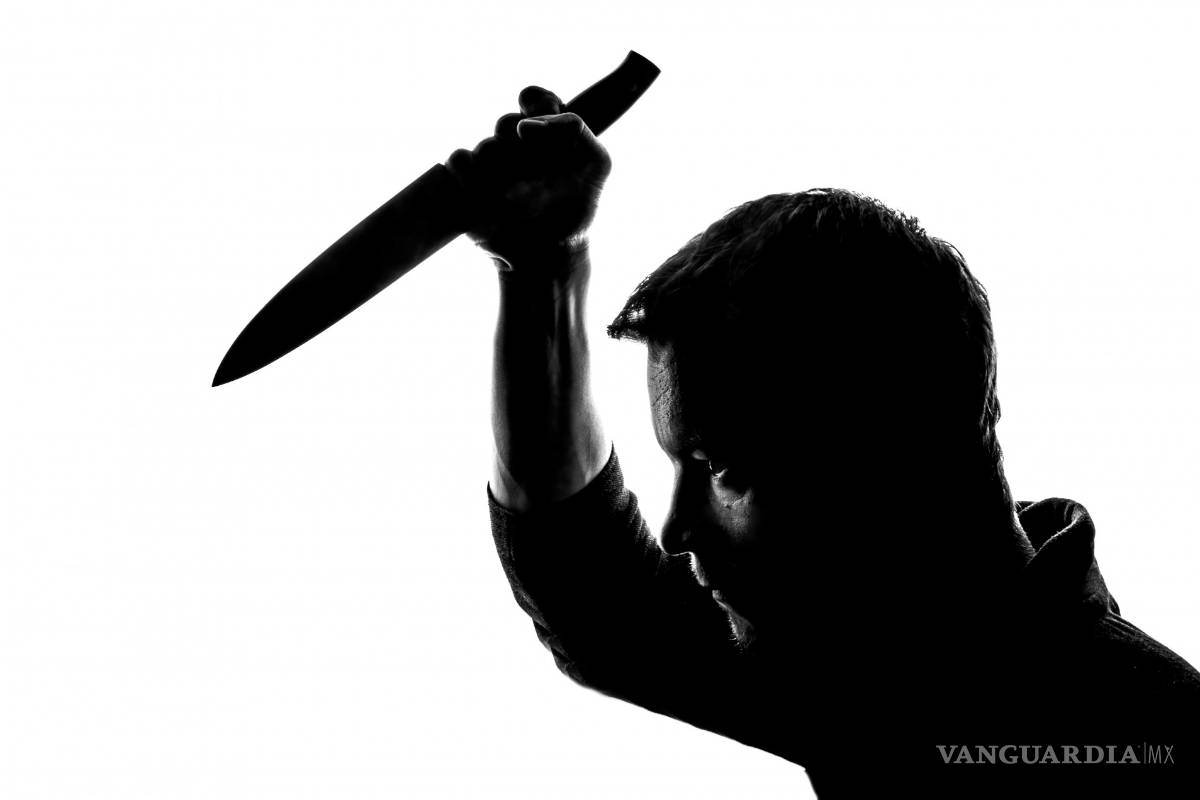 Drogadicto ataca a su madre con un cuchillo en colonia de Ramos Arizpe