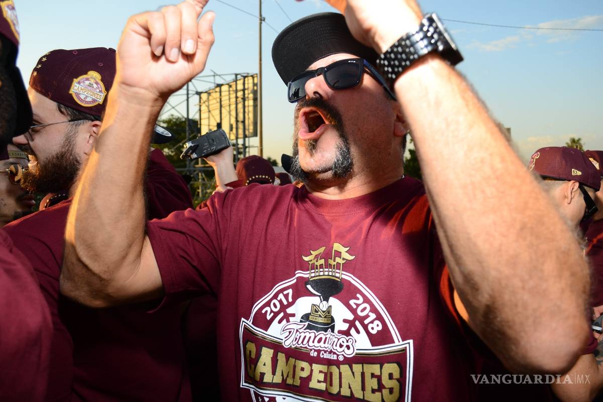 Castigo ejemplar a Benjamín Gil, mánager de Tomateros, por hacer señas obscenas en festejos