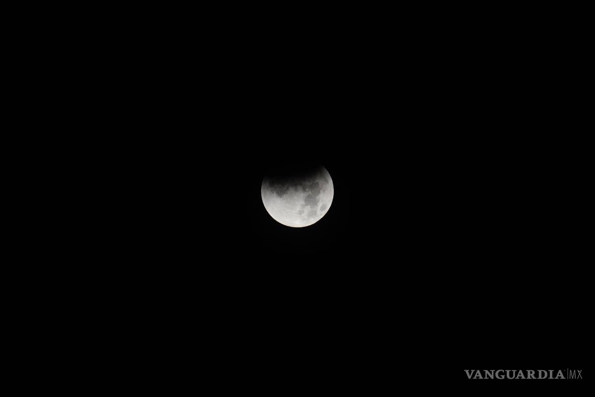 $!Así se vio la superluna azul de sangre en Saltillo