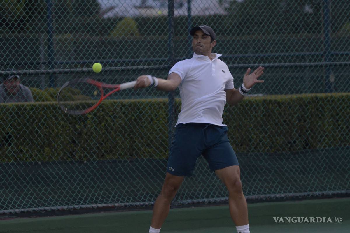 $!‘Tiburón’ Ramírez devora a Javier Martínez y llega a la semifinal del Saltillo Open