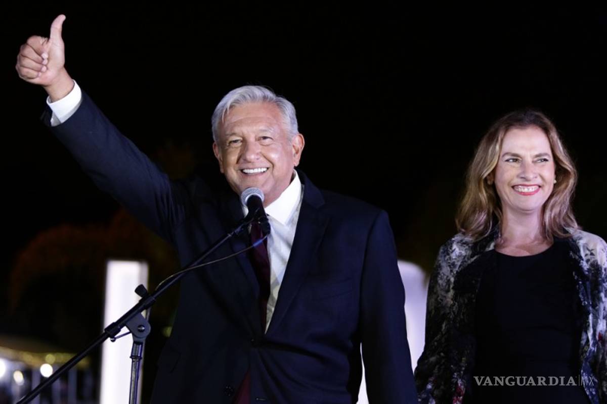 AMLO puede bajarse el aguinaldo, la beca de su esposa lo compensa: Calderón