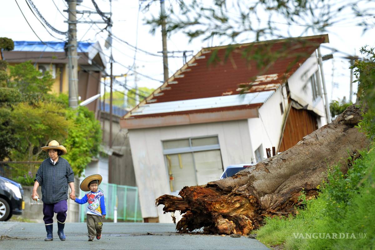 Japón alerta que más de 4 mil casas están en riesgo de derrumbarse tras serie sismos