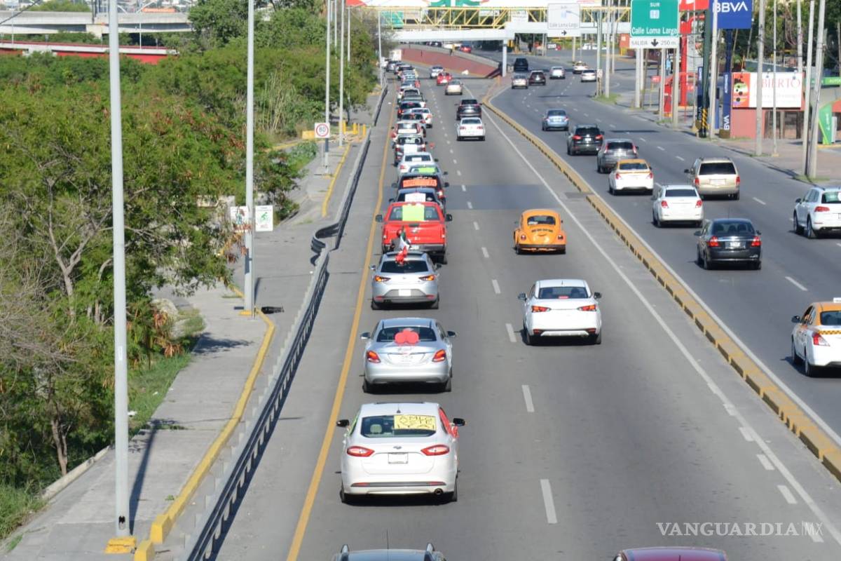 Automovilistas en NL exigen renuncia de AMLO