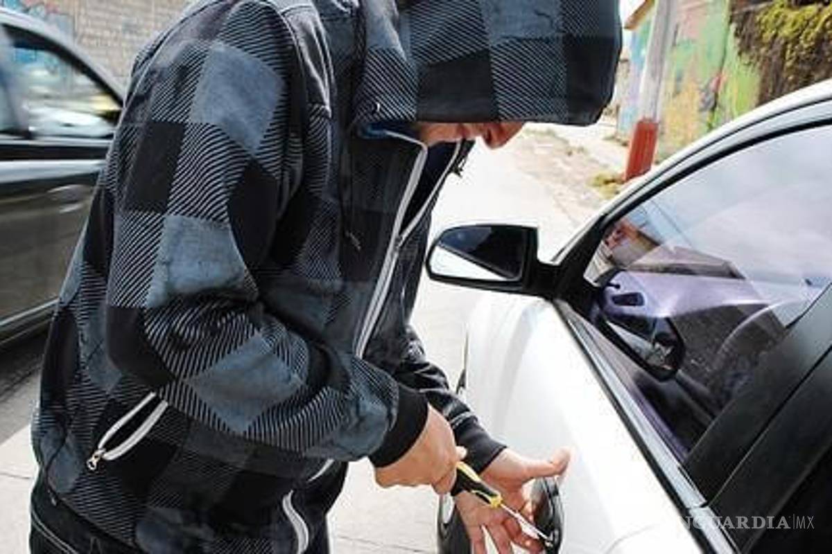 Durante la noche le roban su vehículo en el Centro Histórico de Saltillo