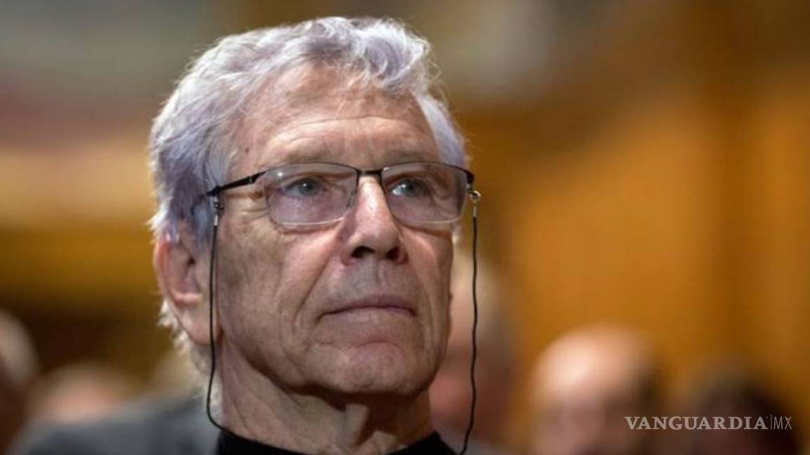 Amos Oz es acusado de simpatizar con grupos de espías