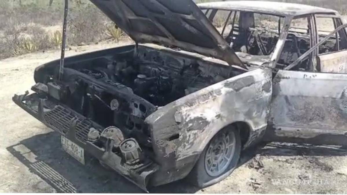 Se quema automóvil en la Torreón-Saltillo abandonado en brecha