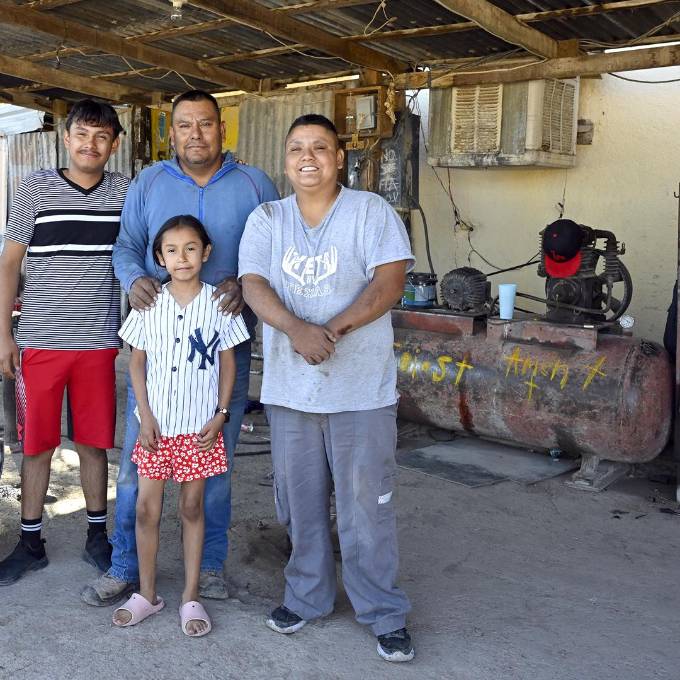 Las vulkas de un pueblo que son atendidas por sordomudos. Una historia sobre ruedas.