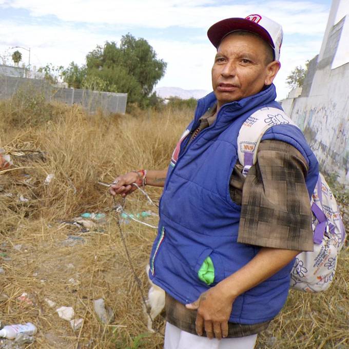 “Pinocho”, el hombre que cuida de un arroyo por mandato divino
