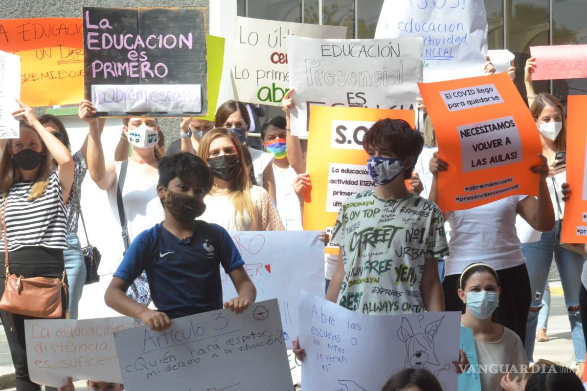 Con protestas, demandan regreso a clases en Nuevo León; Salud confirma será en agosto