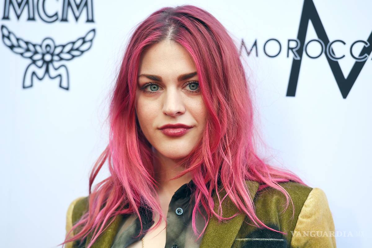 Tras divorcio, hija de Kurt Cobain pierde la guitarra de su padre