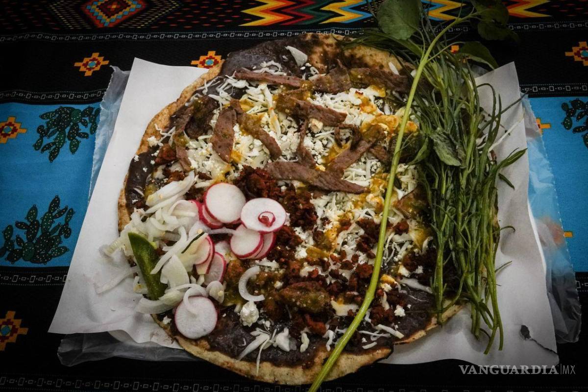 ¿Qué es una tlayuda y por qué fue elegida el antojito favorito de Latinoamérica?