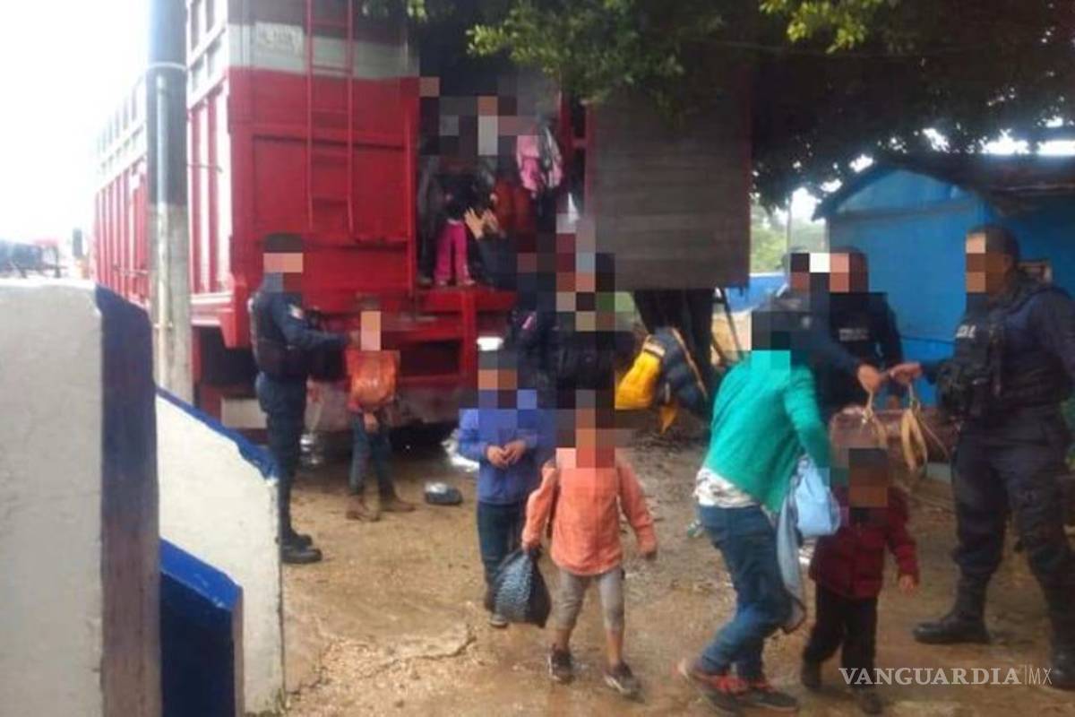 Rescatan a 100 migrantes en carretera de Veracruz